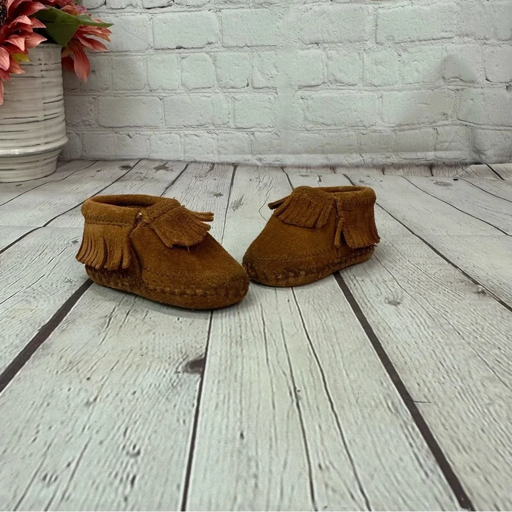 infant minnetonka slip on baby moccasins with fringe size 0 suede leather